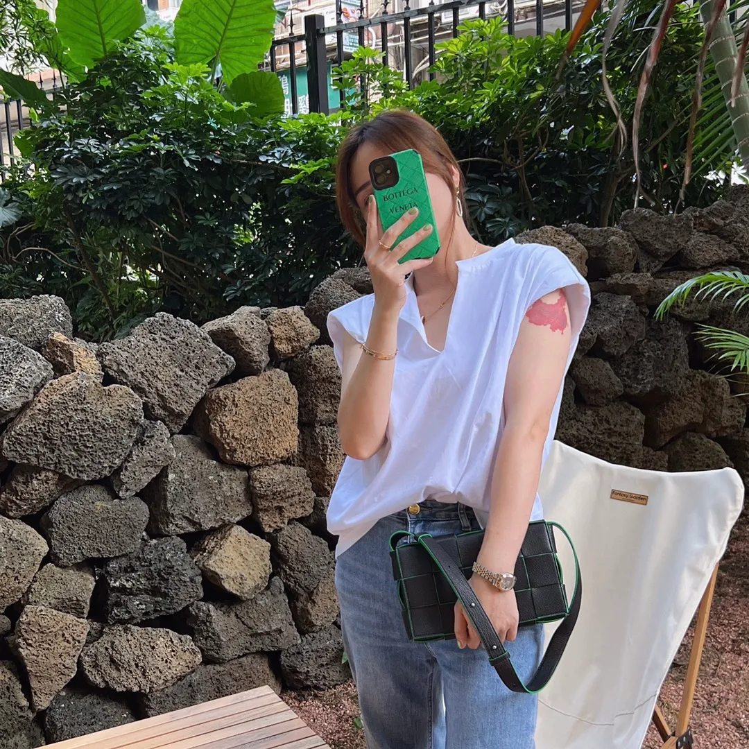 On a casual afternoon, I wear this bag when I am lazy and have the sense of fashion that I should have. They say that it is a cure-all for all diseases👍